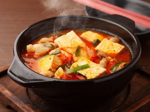 Simmering Korean kimchi Jjigae in 20 minutes