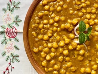 Making the perfect chole masala or Indian chickpeas