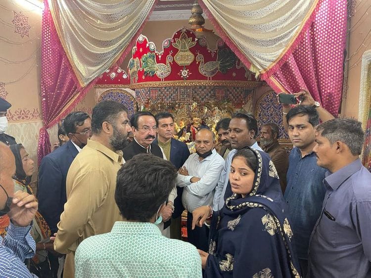 Sindh Minister for Minorities' Affairs, Giyanchand Israni, talks to protestors at Nayranpura Hindu Temple of Karachi.