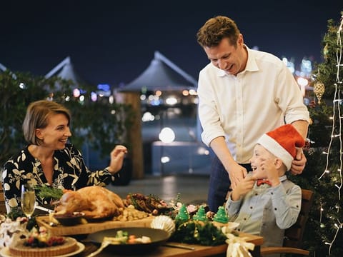 Enjoy a family friendly brunch at Radisson Blu Hotel  Dubai Deira Creek