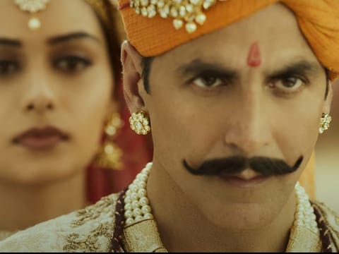 Manushi Chhillar and Akshay Kumar in 'Samrat Prithviraj'