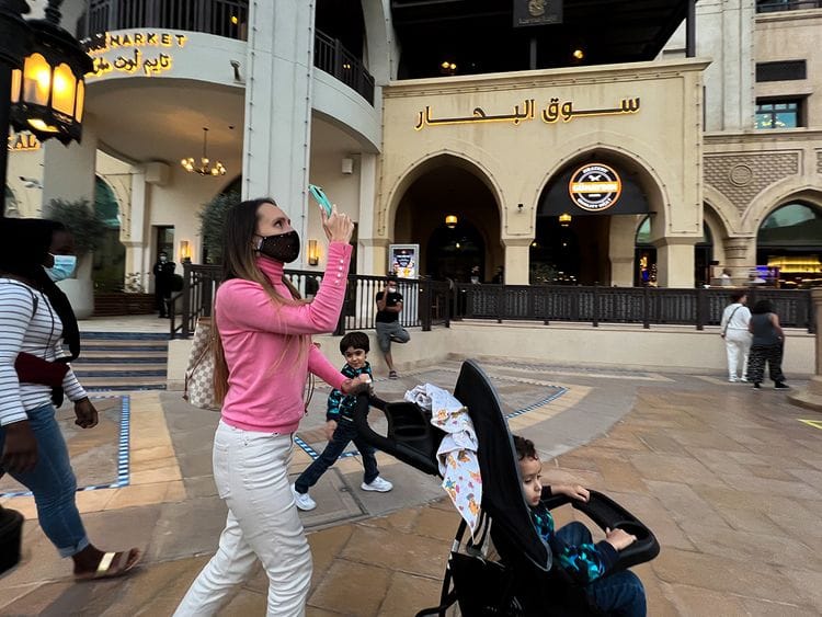 STOCK DUBAI TOURISM ECONOMY DUBAI MALL BURJ 