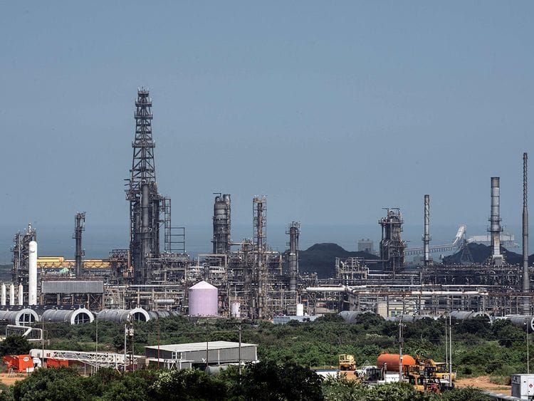 oil refining plant 