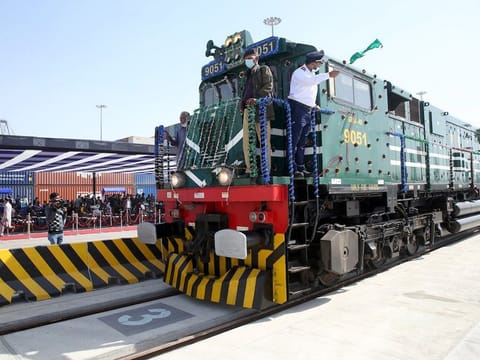 Pakistan has launched a new rail freight service to connect the ports in city of Karachi with industrial hubs in farther regions of the country. 