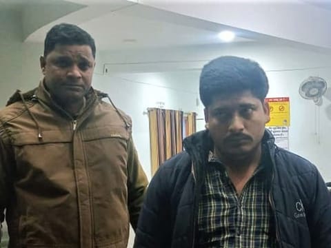 Police said Veeru Bharti, a resident of Dhanbad town, would go out at night and set afire the vehicles parked along the roads. 