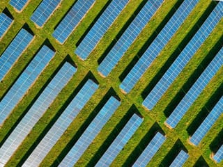 Saudi Arabia secures finances for 5.5 gigawatts solar projects