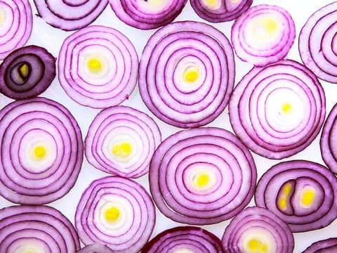 The price of onions remains high in the Philippines, forcing people and fast-food restaurants to ditch onions in their hamburgers or recipes.