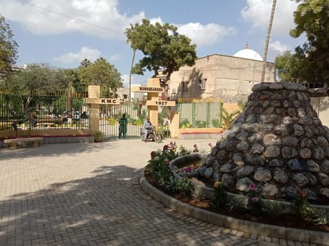Situated on Dr Ziauddin Ahmed Road in Karachi’s business district, Burns Garden also houses the National Museum of Pakistan.