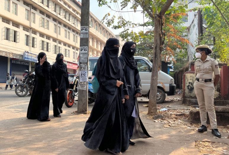 hijab-16-1644999220196