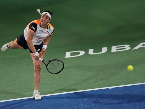 Ons Jabeur in action against Simona Halep at the Dubai Duty Free Tennis Championships 