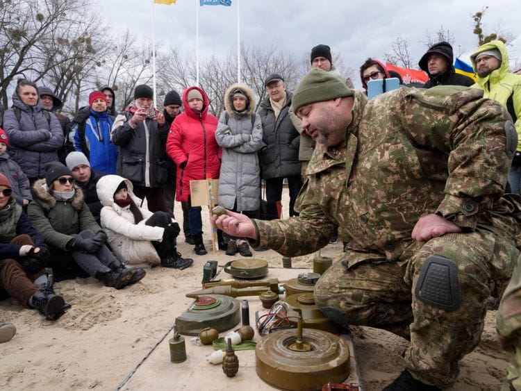 Copy of APTOPIX_Ukraine_Tensions_74387.jpg-71884-1645370023039