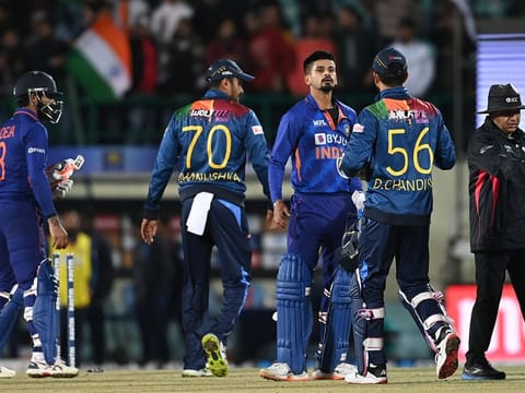 Shreyas Iyer (centre), whose 73 steered  India to a six-wicket win over Sri Lanka in the final T20I and a 3-0 whitewash, exchanges pleasantries with the rivals after the match.