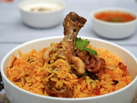 Shaadi ki Biryani from Bangalore can either be made with chicken or mutton 