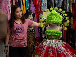 Photos: Philippine designer fashions gowns out of recycled trash 