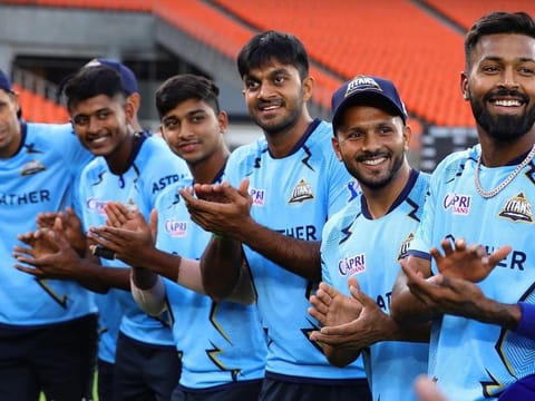 Gujarat Titans COO, Colonel Arvinder Singh, is all praise about the leadership qualities of captain Hardik Pandya (right). 