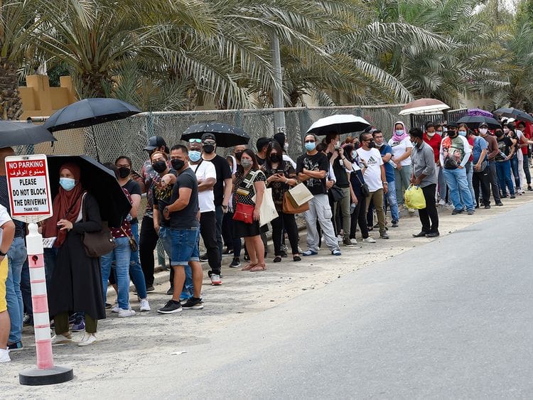 Philippine voting outside consulate in Dubai