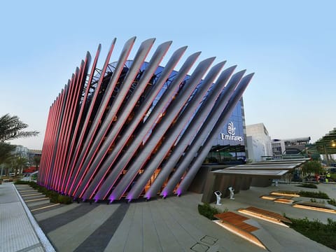 Emirates airline is taking a big step into the NFT mega-universe. 