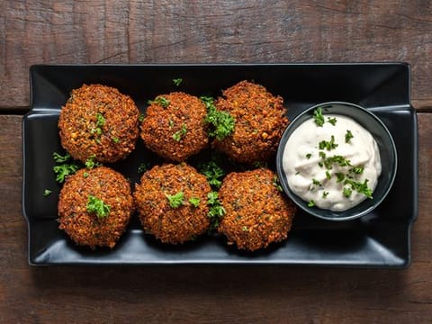 Recipe for Mediterranean falafel with tahini dip