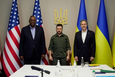 Ukraine's President Volodymyr Zelenskiy poses for a picture with US Secretary of State Antony Blinken and US Defence Secretary Lloyd Austin before a meeting in Kyiv, Ukraine April 24, 2022. 