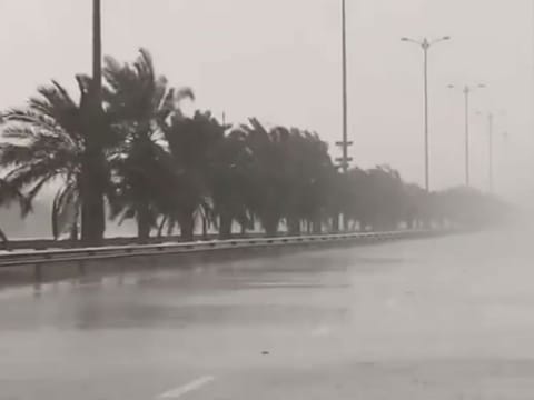 Heavy rain hits Al Ain 