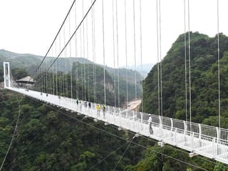 Photos: Spectacular glass-bottomed bridge opens in Vietnam