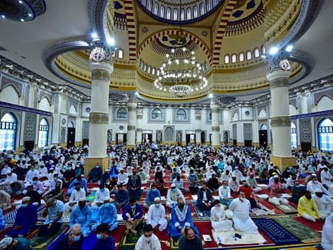UAE celebrates Eid Al Fitr with early morning prayers