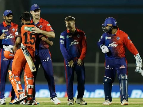 Look: Warner's brilliant 92 helps Delhi see off Hyderabad in IPL clash