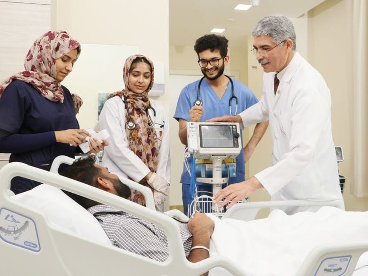 Doctor-examining-a-patient-in-Thumbay-University-Hospital-1652964076067