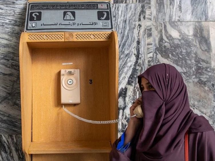  The women-only phone kiosks aim to ease the performance of rituals inside the grand mosque and provide worshippers answers to their inquiries.