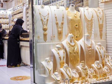 After three days of gold price drops, shoppers in the UAE were hoping the streak would continue. That was not to be. 