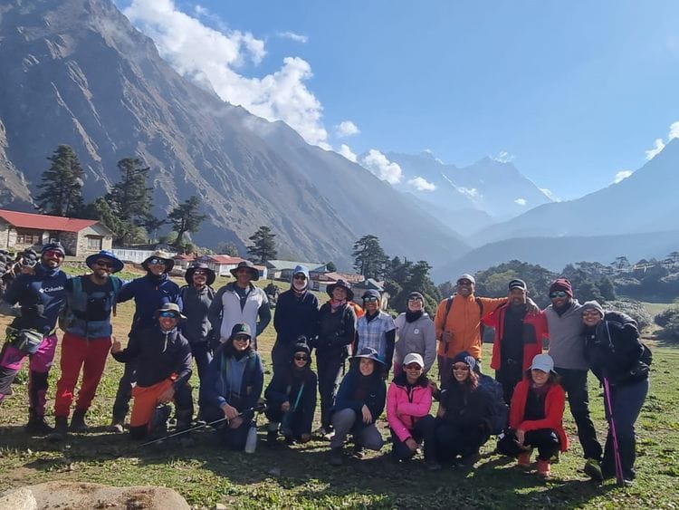 Dubai Police Volunteers climb Everest Earth's Highest Mountain12-1653481389348