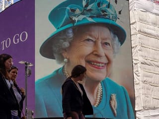 Photos: Britain gears up for Queen's Platinum Jubilee celebrations