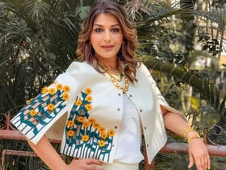 Bollywood actress Sonali Bendre turns newsmaker in her web debut ‘The Broken News’