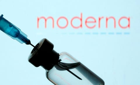 Everyone given Moderna’s lead Omicron immunization generated neutralizing antibodies against BA.4 and BA.5 in the latest trial involving about 800 people, the Cambridge, Massachusetts-based company said in a statement.
