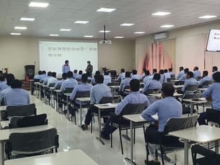 50 Dubai taxi drivers trained by police on road safety