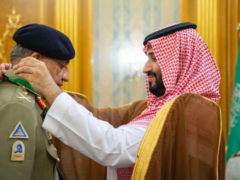 Saudi Crown Prince honouring Bajwa.