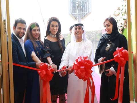  The new centre was inaugurated by Engineer Sheikh Salem bin Sultan Al Qasimi, Chairman of the Department of Civil Aviation, Ras Al Khaimah, Vandana Luthra, Founder of the VLCC Group and, Zeeshan Azam, VLCC’s joint venture partner for this clinic 