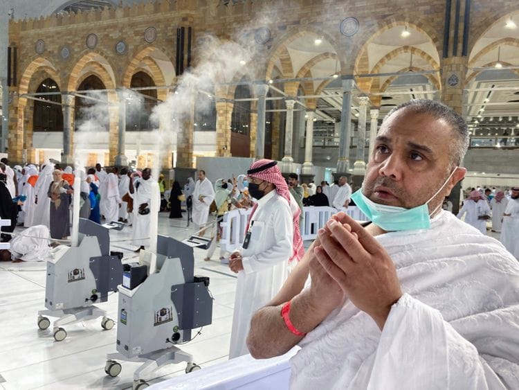 Among its key features, the app offers a highly accurate Qibla direction service and provides real-time updates on the imams leading the special night prayers (Taraweeh and Qiyam) at the Grand Mosque in Mecca and the Prophet’s Mosque in Medina.
