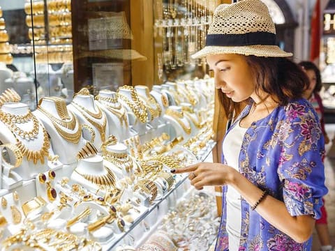 Gold prices reach levels that shoppers were hoping won't arrive soon. But prices have hit $2,900. 