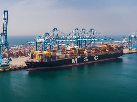 Shipping lines are gradually making the transition to low carbon fuel. This is where the new green methanol storage and export facility in Egypt will plays its part. 