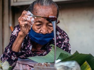 Photos: Elderly Indonesian culinary legend's sweet treats stand the test of time