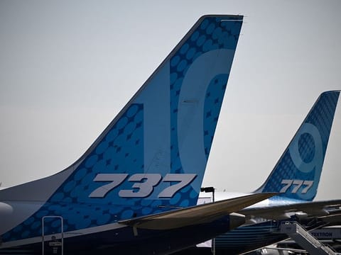 A Boeing 737 and a Boeing 777 at the Farnborough airshow.