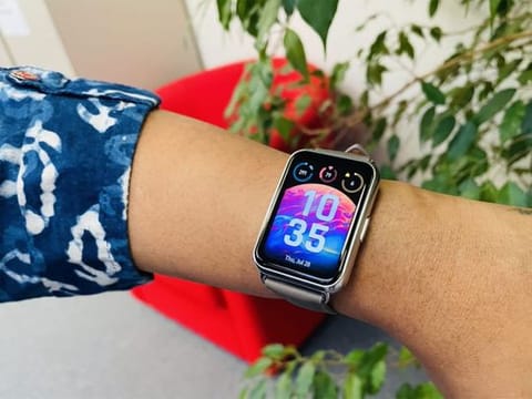 Watch: Unboxing and review of the Huawei Watch Fit 2