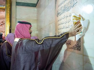 Photos: Saudi crown prince washes Holy Kaaba on behalf of King Salman