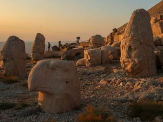 Photos; Stargazers watch meteors at ancient Turkish site