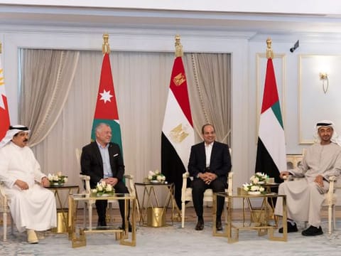 UAE President meets with Arab leaders in Egypt