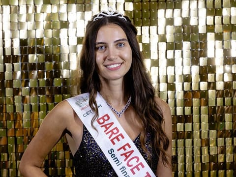 Miss England finalist Melisa Raouf has been praised for opting to not wear make-up