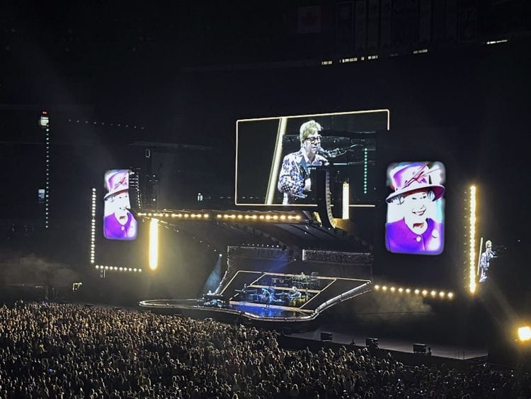 Elton John show-1662712357255