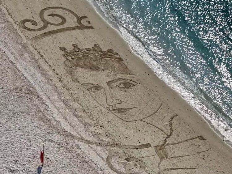 02_QEII sand art-1663590267333