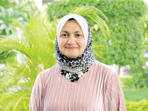 A graduate of Al Azhar University majoring in Arabic language in 1996, Al Saidi obtained a doctorate in 2004. 